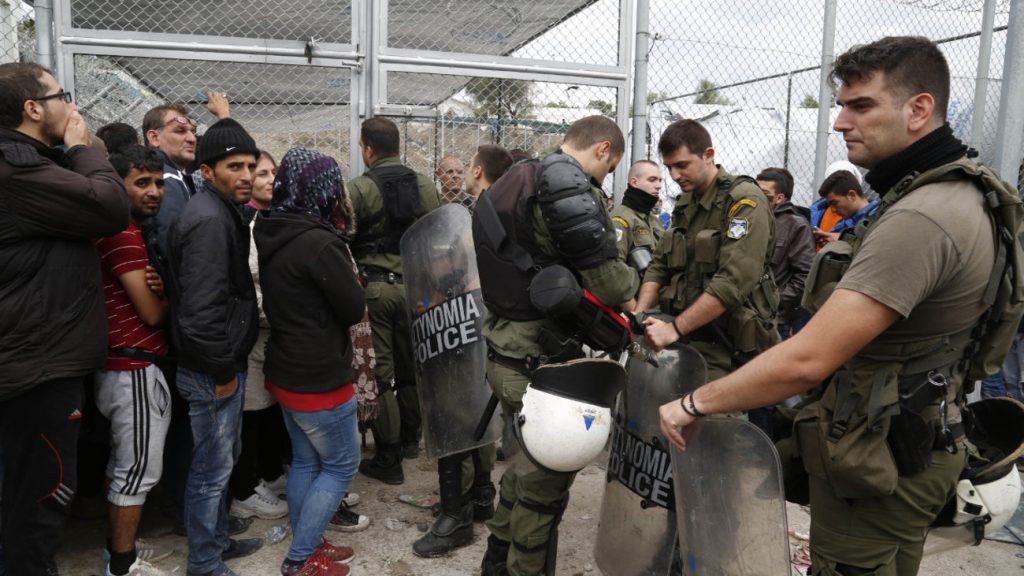 Σάμος: Φοβούνται εξέγερση- Σπεύδουν αστυνομικές δυνάμεις – Δείτε τα μαχαιρώματα μεταξύ των αλλοδαπών