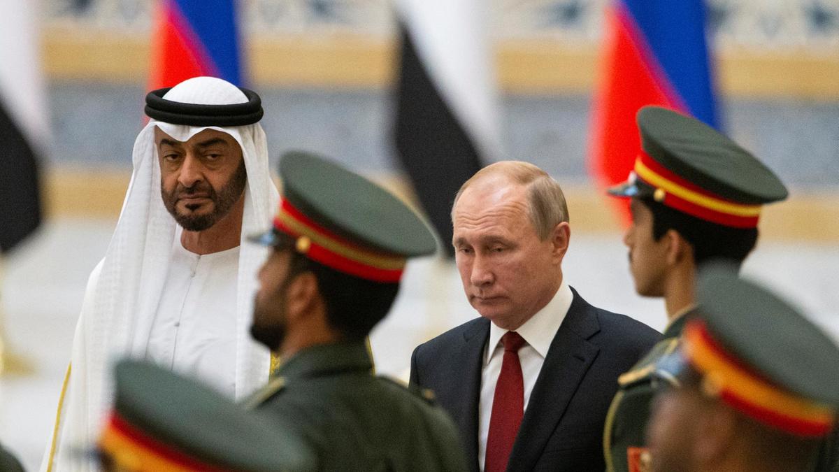 ΗΑΕ: Εντυπωσιακή υποδοχή στον Β.Πούτιν με ιππικό, κανονιοβολισμούς και μαχητικά αεροσκάφη