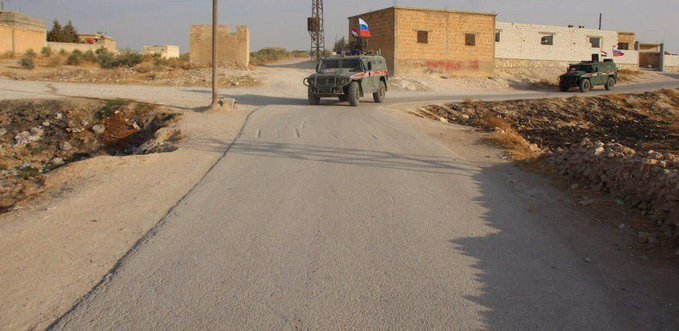 Συριακά και ρωσικά στρατεύματα στο Κομπάνι και Ράκκα: Αποχωρούν οι δυνάμεις του YPG