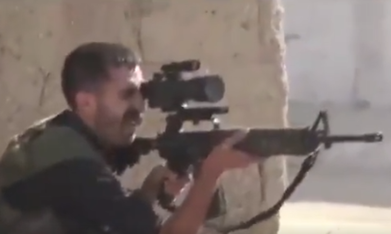Συγκλονίζει το βίντεο – ντοκουμέντο από το πεδίο της μάχης στη Συρία
