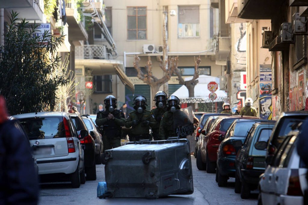 Εξάρχεια: Σε εξέλιξη επιχείρηση της ΕΛ.ΑΣ εναντίον καταλήψεων με αλλοδαπούς