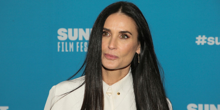 Η Ντέμι Μουρ ποζάρει με τις κόρες της – Στην εκδήλωση για την παρουσίαση του βιβλίου της (φωτο)