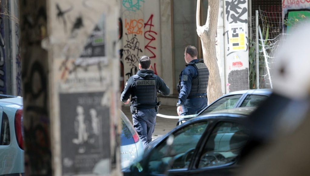 Επιχείρηση της Δίωξης Ναρκωτικών στα Εξάρχεια – «Ντου» σε κτίριο της οδού Οικονόμου