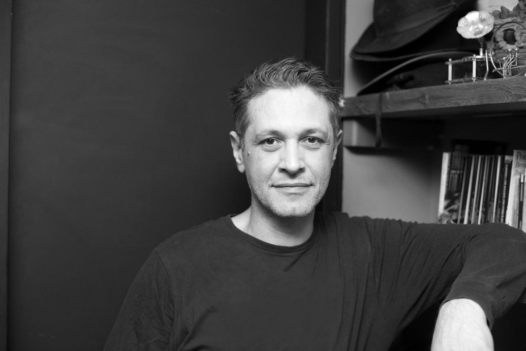 Ο Αιμίλιος Χειλάκης εξομολογείται: «Είχα έναν καλοήθη όγκο στη βάση του κρανίου» (βίντεο)