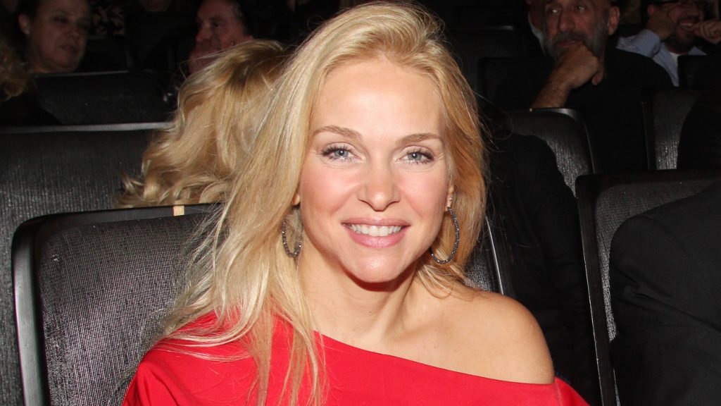 Η χήρα του Μ.Κυριακού… Μαρί Κωνσταντάτου βρήκε ξανά τον έρωτα! (φωτό)