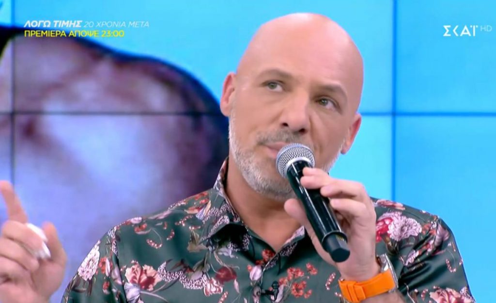 Η απίστευτη «χειρονομία» δημοσιογράφου στη ζωντανή σύνδεση εκπομπής (βίντεο)