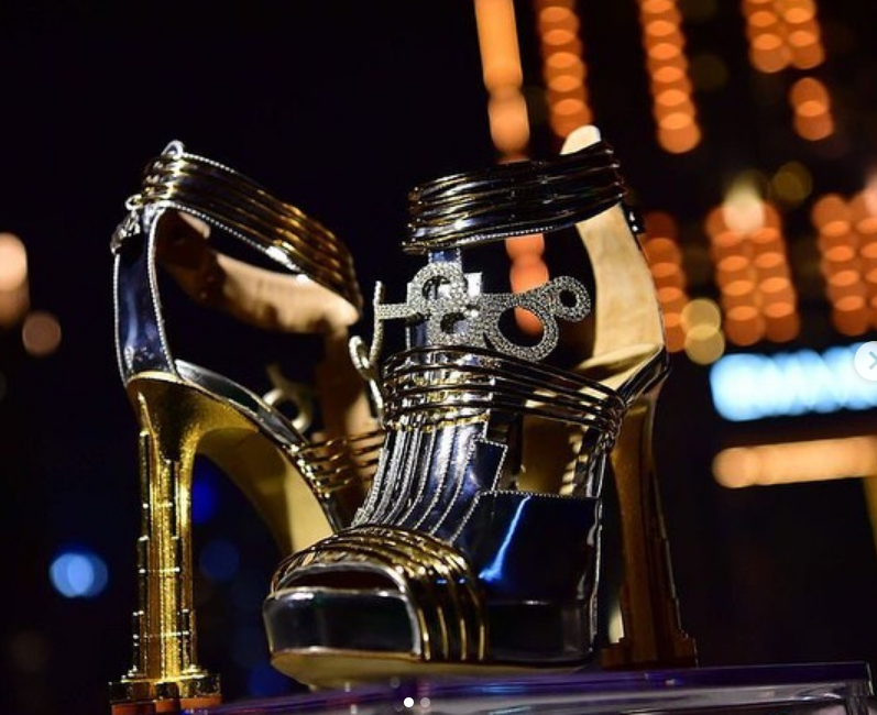 Τα πιο ακριβά παπούτσια είναι διακοσμημένα με διαμάντια 30 καρατίων και έχουν κομμάτι από μετεωρίτη (φώτο-βίντεο)