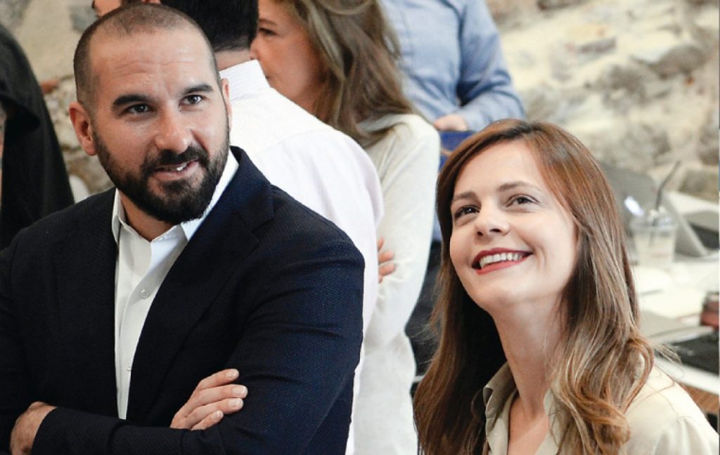 Δεν… τσιγκουνεύεται ο Δ.Τζανακόπουλος: Τα ακριβά κοσμήματα στην E.Αχτσιόγλου και το ταξίδι στην Κίμωλο (φωτο)