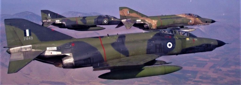 Όταν τα F-4E Phantom της ΠΑ «έσπασαν» το φράγμα του ήχου πάνω από τα τζαμιά της Σμύρνης (φωτό)