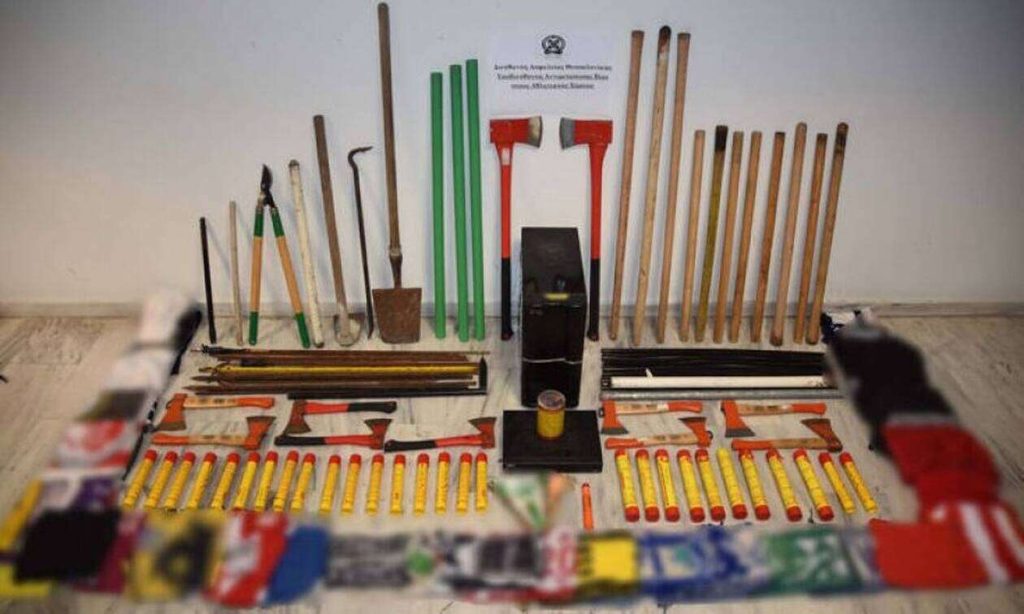 ΕΛΑΣ: «Οπλοστάσιο» σε συνδέσμους οπαδών στη Θεσσαλονίκη