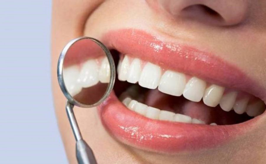 Γιατί δημιουργούνται τρύπες στα δόντια και πόσο κακό είναι για την υγεία μας;