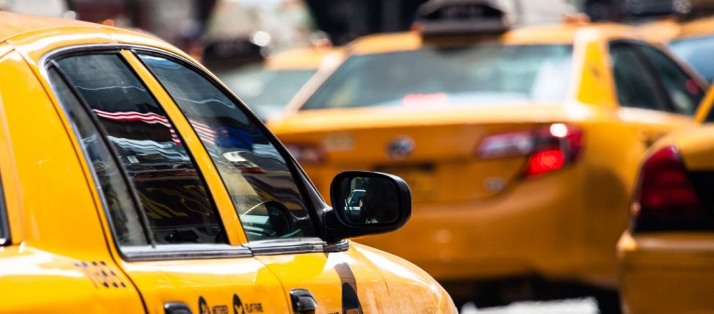 Η «κούρσα» του τρόμου: Οδηγός ταξί έπεσε σε ενέδρα θανάτου – Τον μαχαίρωσαν για λίγα ευρώ