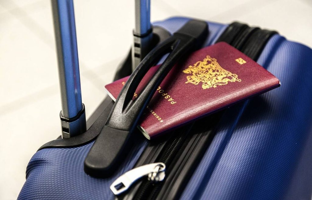 Η βαλίτσα της ήταν υπέρβαρη – Αυτό που έκανε άφησε άφωνους όσους ήταν στο αεροδρόμιο (φώτο)