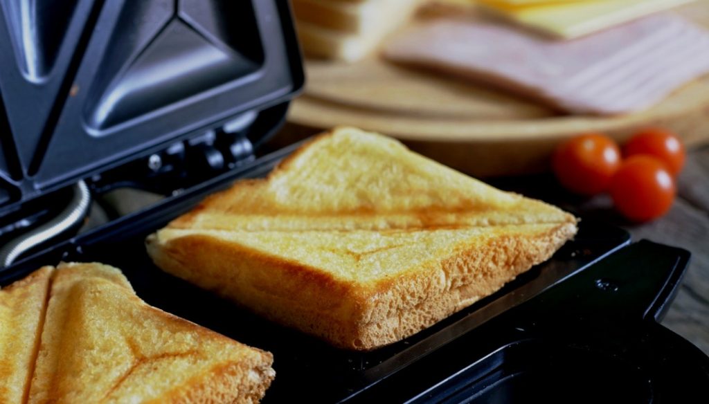Αυτό είναι το κόλπο για να παραμένει η τοστιέρα σου πάντα καθαρή