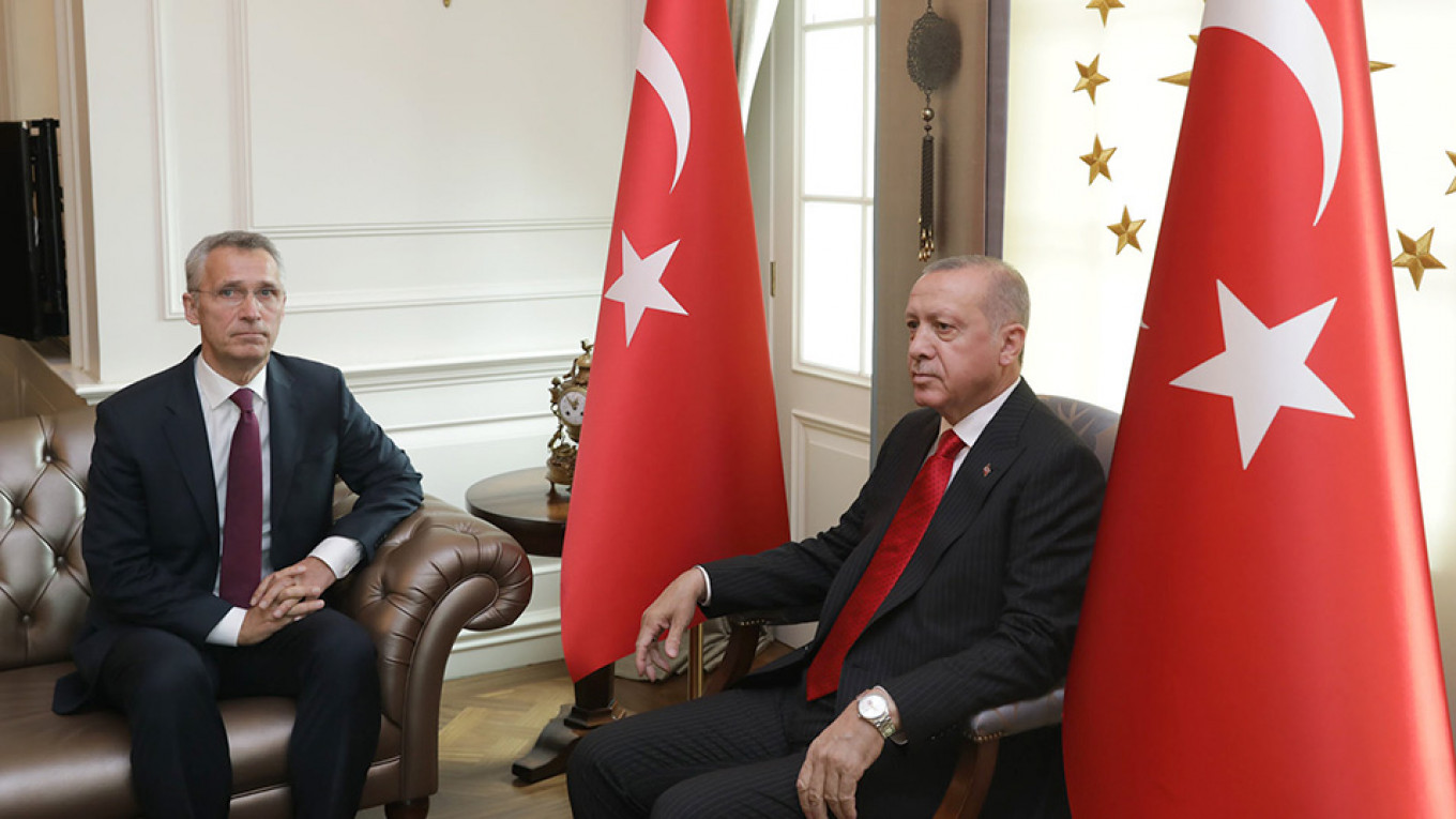 Γάλλοι βουλευτές ζητούν επίσημα την αναστολή της συμμετοχής της Τουρκίας στο ΝΑΤΟ