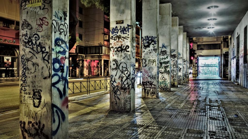 Ρεπορτάζ BBC: Γιατί οι αναρχικοί στα Εξάρχεια δεν θέλουν το Airbnb (φωτό)