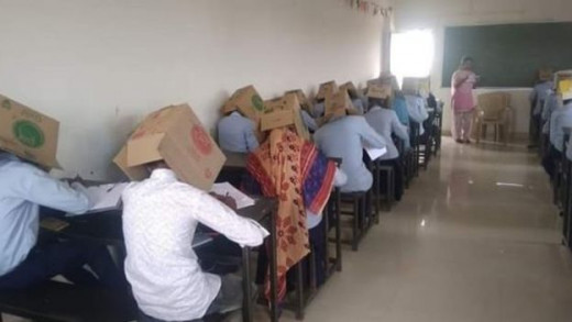 Μαθητές έδωσαν εξετάσεις με χαρτόκουτα στο κεφάλι για να μην… αντιγράφουν από τους διπλανούς τους(φώτο)