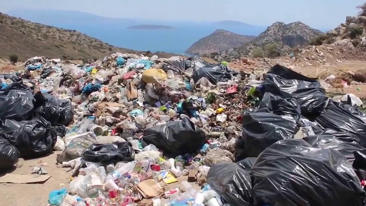 Εικόνες ντροπής στο ιστορικό κέντρο της Αθήνας! Έγινε σκουπιδότοπος! (φώτο)