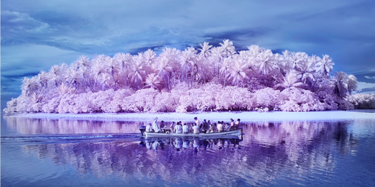 Το νησί της… αχρωματοψίας: Εκεί που οι κάτοικοι τα βλέπουν όλα ροζ και γαλάζια (βίντεο)
