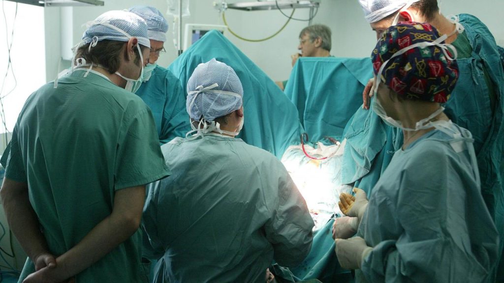 Κι όμως το αλυσοπρίονο κάποτε χρησιμοποιούταν σε εγχειρίσεις – Το ξέρατε;