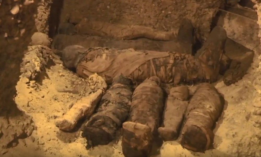 Αίγυπτος: Ανακάλυψαν μούμιες 3.000 ετών – Σημαντικό αρχαιολογικό εύρημα (βίντεο)