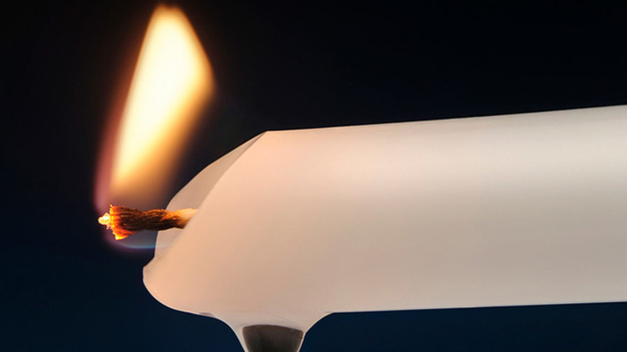 Ο εύκολος και γρήγορος τρόπος για να αφαιρέσετε το κερί από τα ρούχα σας
