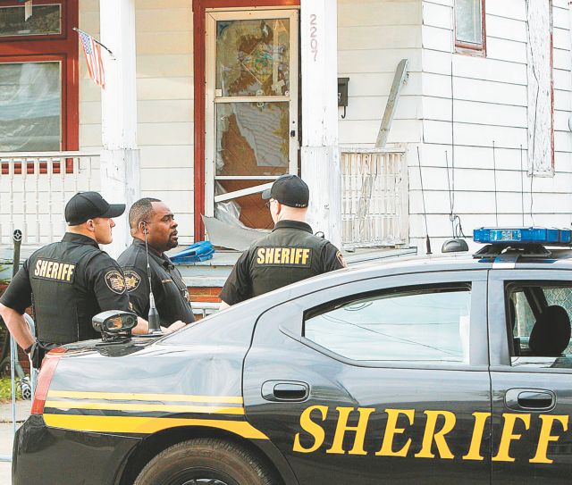 ΗΠΑ: Μητέρα αντίκρισε μια άγνωστη να κάνει μπάνιο τον γιο της – Σκηνές πάλης με την εισβολέα (βίντεο)