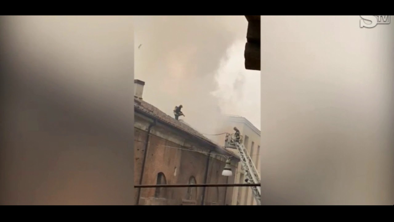 Ιταλία: Στις φλόγες ιστορικό κτίριο πολιτιστικής κληρονομιάς (φώτο-βίντεο)