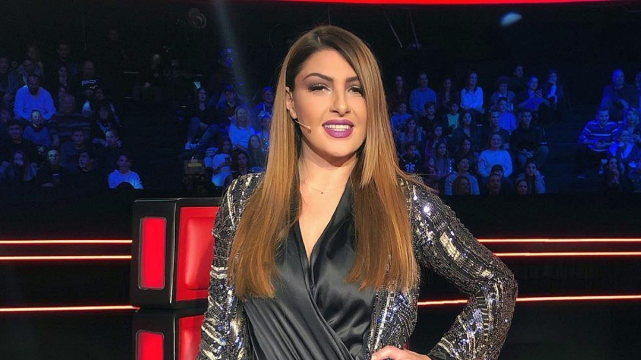 Το «κούνησε» η Ελενα Παπαρίζου και «γκρέμισε» όλο το πλατό (βίντεο)