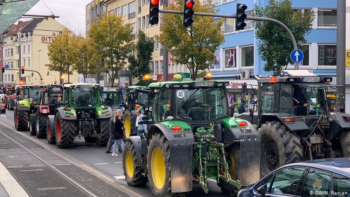 Γερμανία: Βγήκαν στους δρόμους χιλιάδες αγρότες (βίντεο – φώτο)