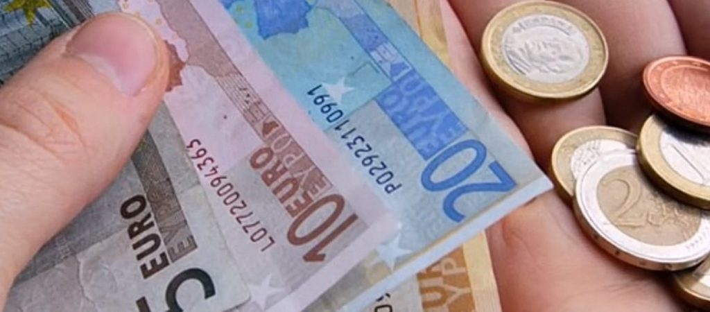 Κοινωνικό μέρισμα: Πότε θα μπει στους λογαριασμούς; – Πότε «κλειδώνουν» οι αποφάσεις;
