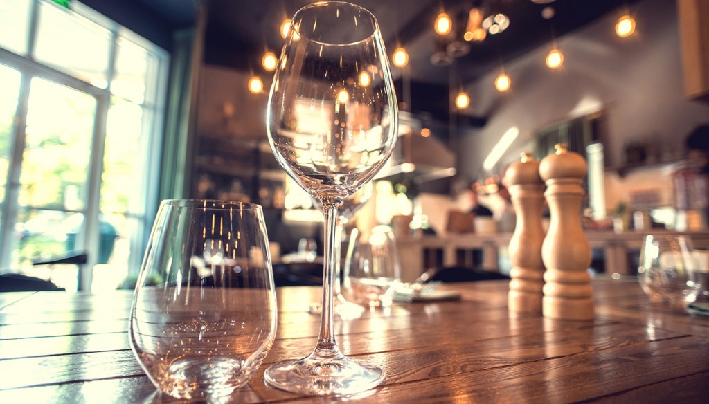 Πώς μπορείς εύκολα να καθαρίσεις τα θαμπά ποτήρια;