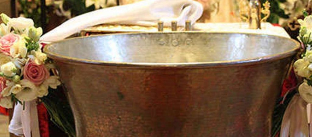 Μπορεί ο νονός να βαπτίσει και αγόρι και κορίτσι; – Να η απάντηση