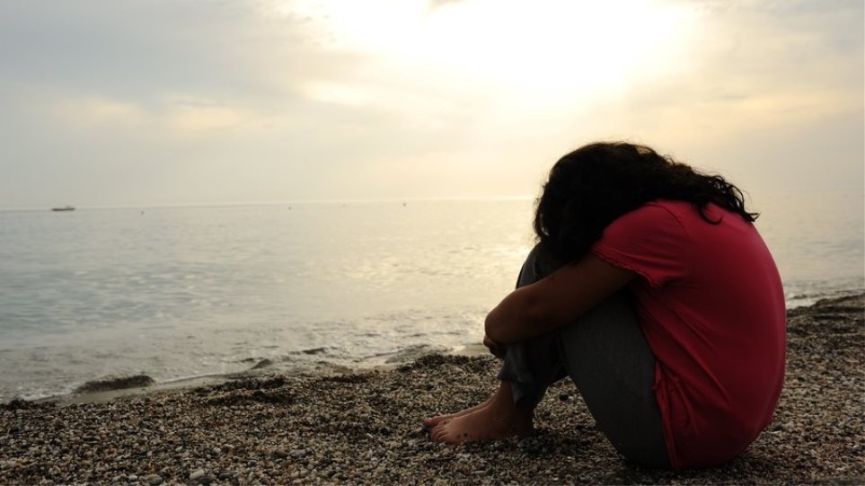 Γιατί κάποιοι νιώθουν μόνοι ακόμα και όταν είναι με παρέα;