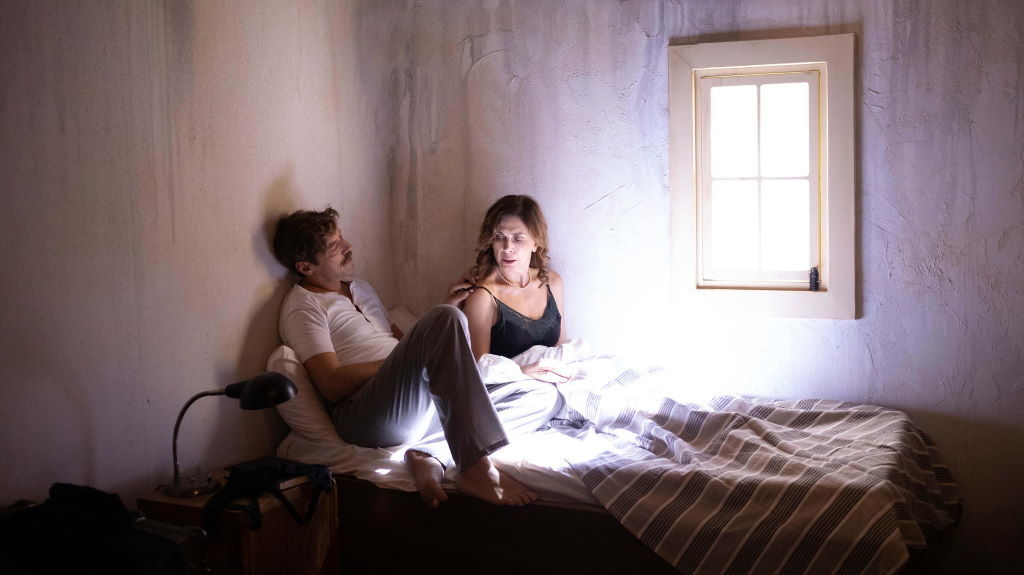 «Άγριες Μέλισσες»: Γιατί φιλάει η Μυρσίνη τον Κυπραίο – Τι αποκαλύπτει η Κατερίνα Διδασκάλου για τον ρόλο;