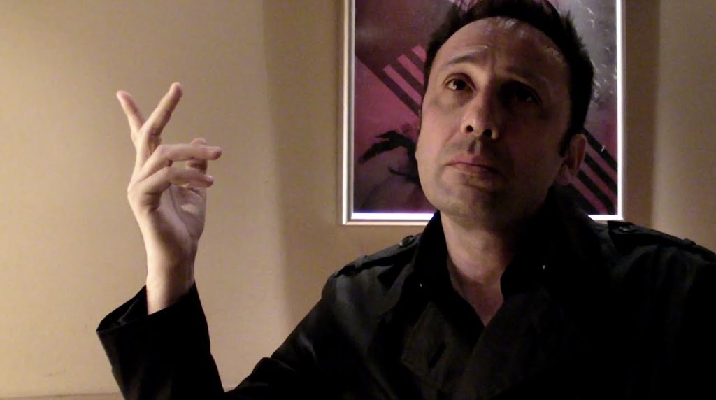 Ρένος Χαραλαμπίδης: «Πού είναι οι κρεμάλες που θα με κρεμούσαν; Θέλω να τις βάλω στο σαλόνι μου» (βίντεο)