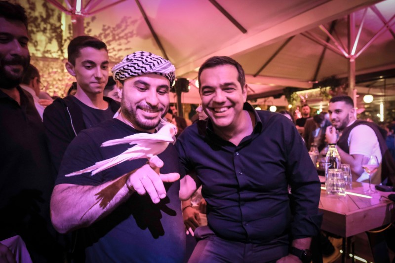 Αλέξης Τσίπρας: Μετά την ομιλία σε μπαρ για να δει τον αγώνα Ολυμπιακού-Μπάγερν (φωτο)