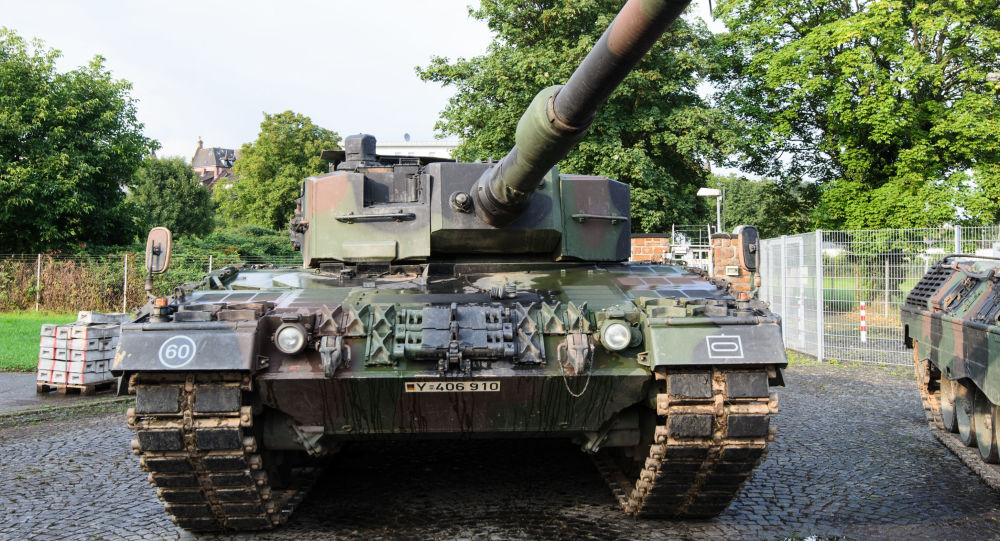 Leopard 2A4 του γερμανικού Στρατού συνθλίβει BMW σειρά 3 (βίντεο)
