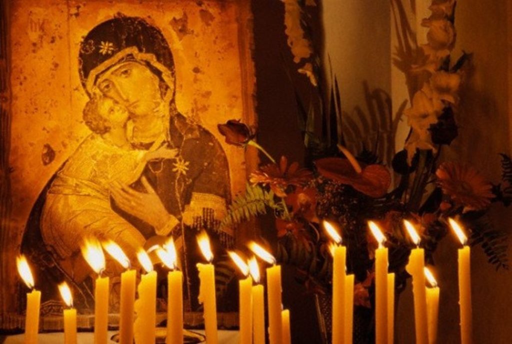 Για ποιο λόγο σκεπάζεται το κεφάλι των κεκοιμημένων;