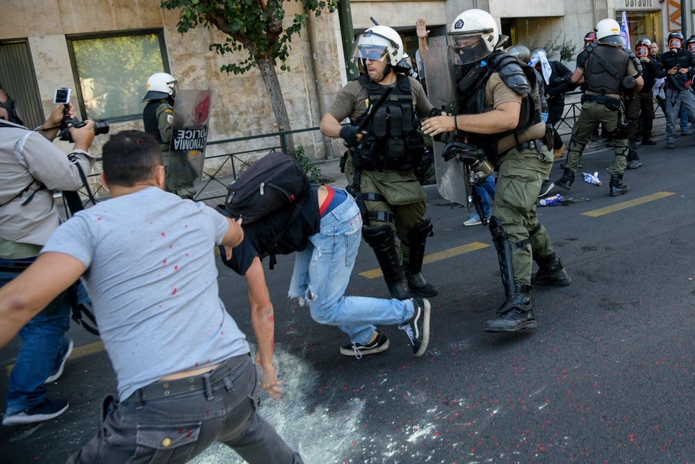 RT: Ανέβασε βίντεο από τα χθεσινά επεισόδια στο κέντρο της Αθήνας (βίντεο)