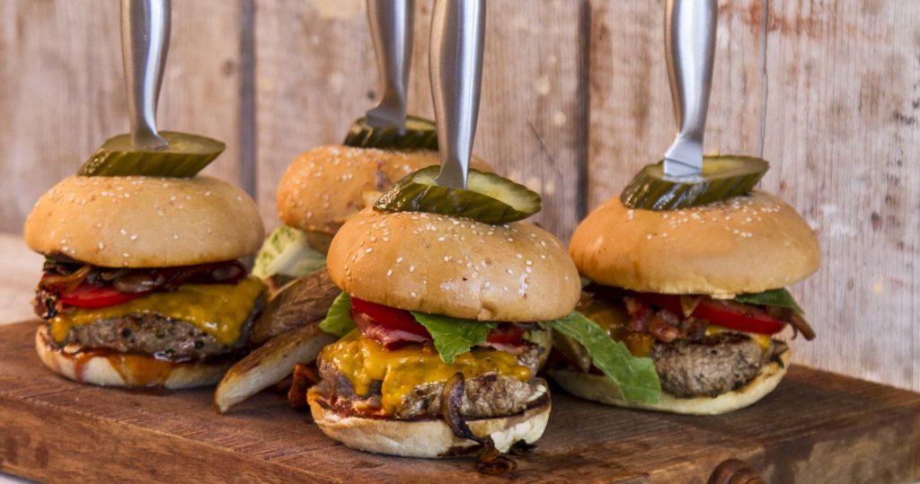 Γιατί «απαγορεύεται» να συνοδεύουμε το μπέργκερ με αναψυκτικό;