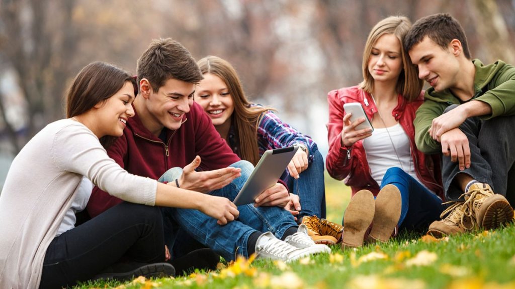 Οι αρνητικές επιπτώσεις της τεχνολογίας στην υγεία των εφήβων – Υπερβολική χρήση ηλεκτρονικών συσκευών