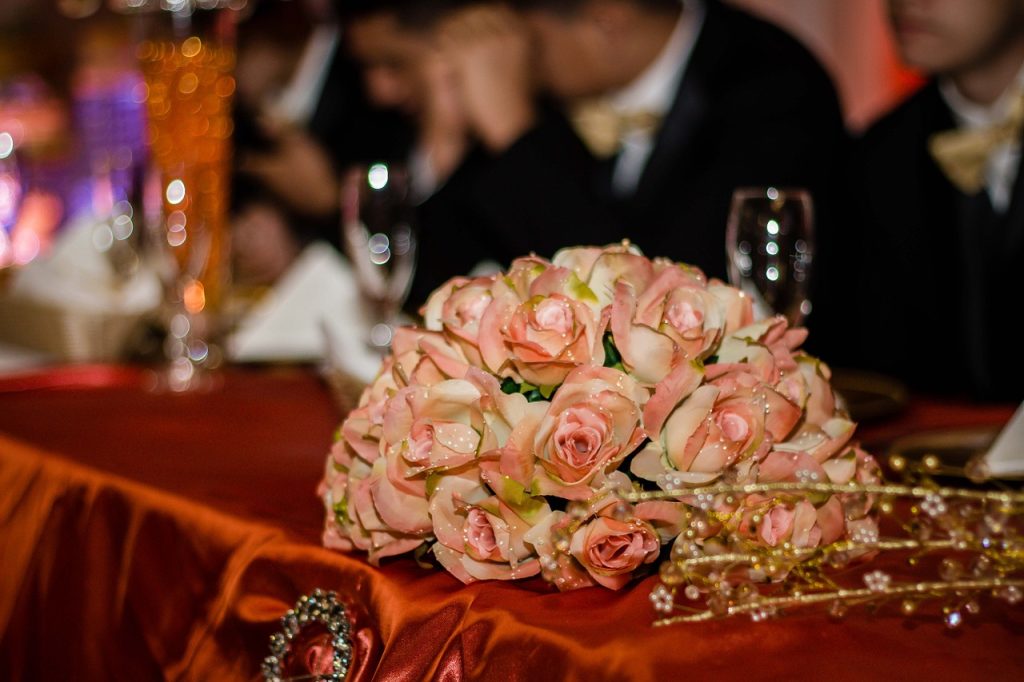 «Πανικός» σε γαμήλιο γλέντι στη Ρόδο: Συνελήφθη ο γαμπρός και ξυλοκοπήθηκαν δύο αστυνομικοί