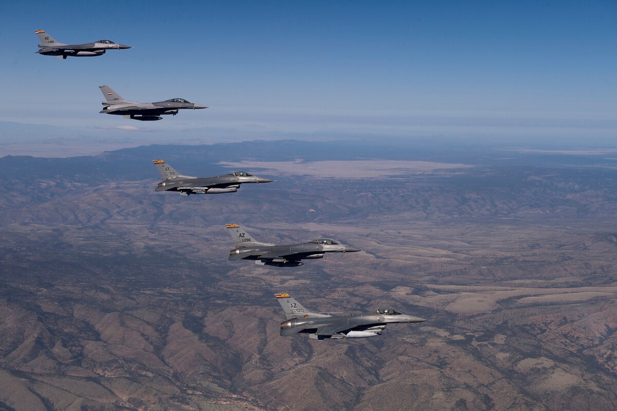 «Ατσάλινο Βέλος»: Τα ελληνικά F-16 πέταξαν πάνω από τα τουρκικά γεωτρύπανα και τις φρεγάτες που τα συνόδευαν