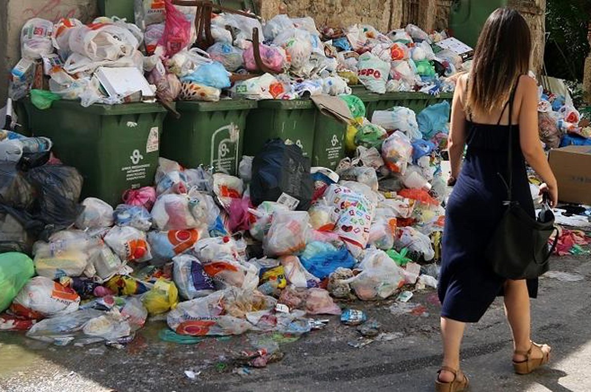 «Ανάσα» για τη Θεσσαλονίκη: Τα απορριμματοφόρα μάζεψαν 400 τόνους σκουπίδια μόνο την πρώτη ημέρα!