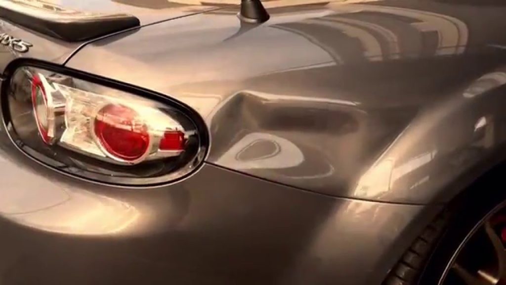 Πώς θα διορθώσετε μόνοι σας τα βαθουλώματα στο αυτοκίνητο