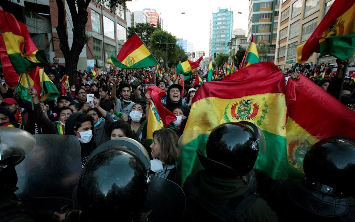 Βολιβία: Στους δρόμους οι διαδηλωτές μετά τις καταγγελίες για «νοθεία» στις προεδρικές εκλογές (βίντεο)