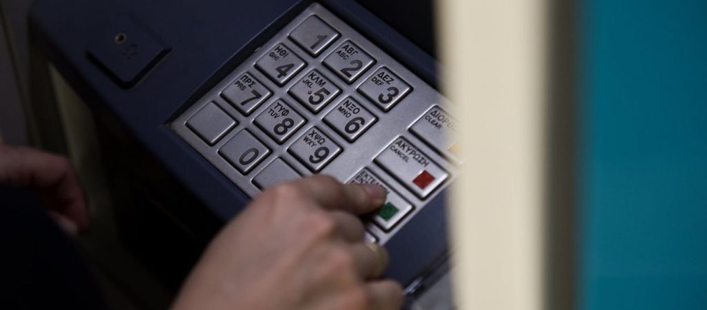 Σε αυτές τις υπηρεσίες επιβάλλονται οι τραπεζικές χρεώσεις