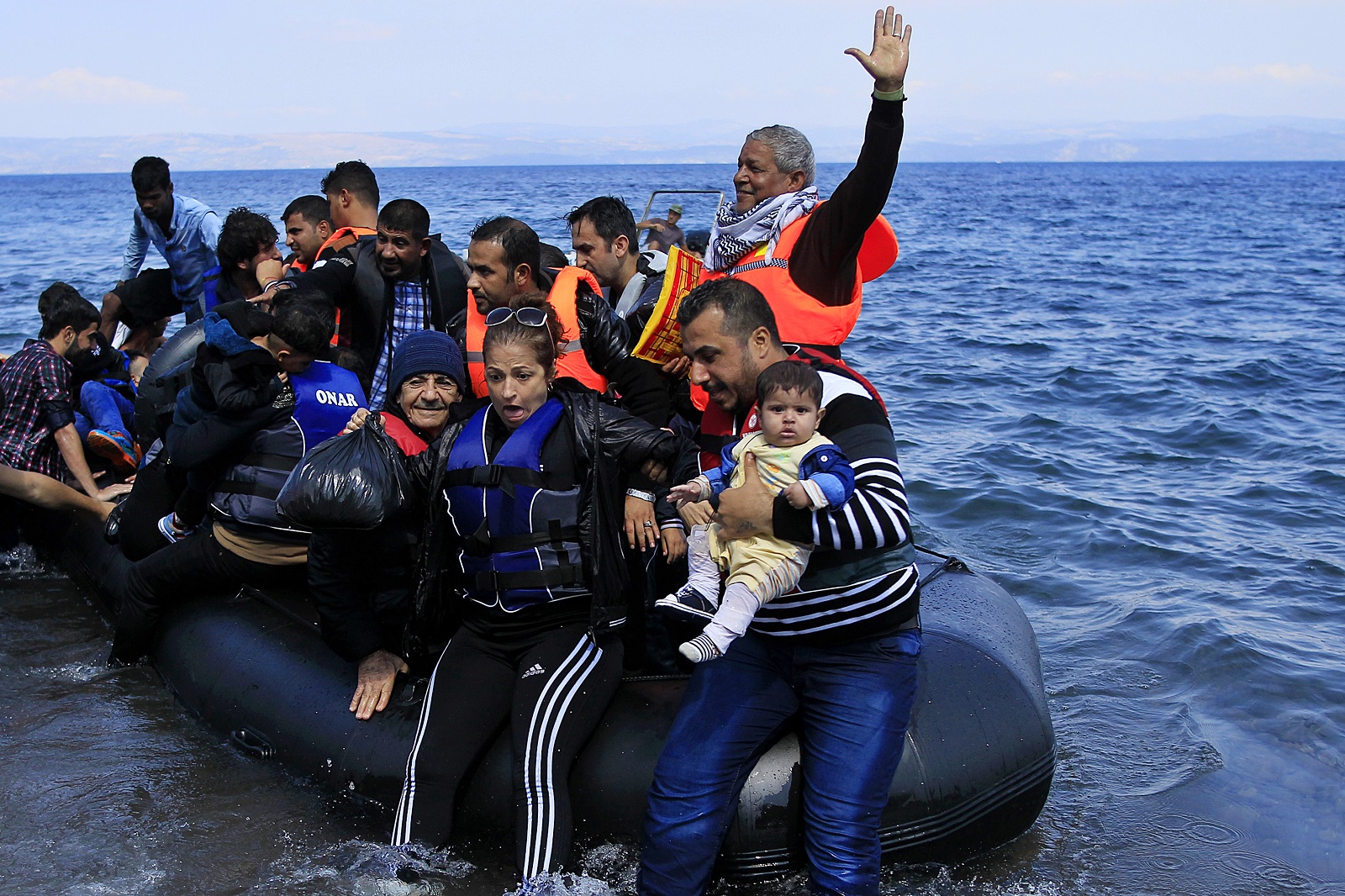 Απίστευτες δηλώσεις Τσαβούσογλου: «Οι Έλληνες πυροβολούσαν πρόσφυγες και τους έστελναν πίσω στην Τουρκία»!