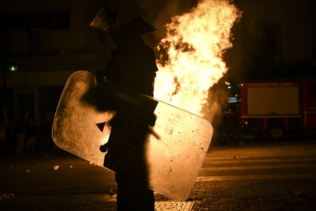 Νέος ποινικός κώδικας: 10 χρόνια κάθειρξη για ρίψη μολότοφ -Ισόβια για απώλεια ζωής λόγω οδήγησης υπό την επήρεια αλκοόλ